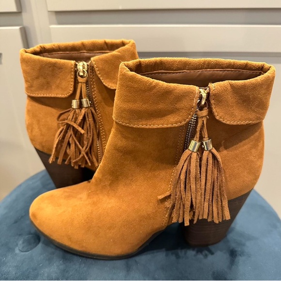 NWOT LC brown ankle boots - Picture 2 of 8